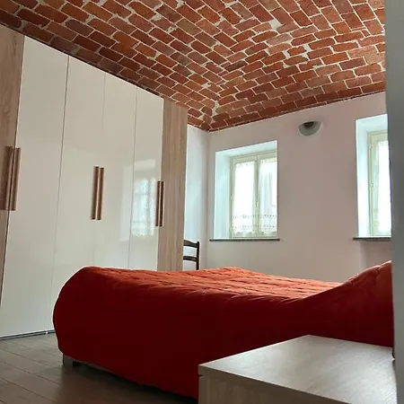 Takapradalu Vakantiehuis Cisterna dʼAsti