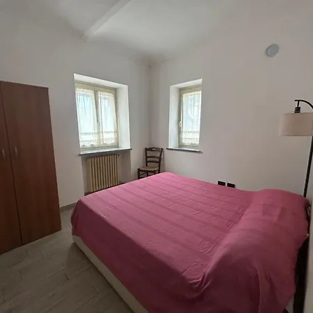 Takapradalu Vakantiehuis Cisterna dʼAsti
